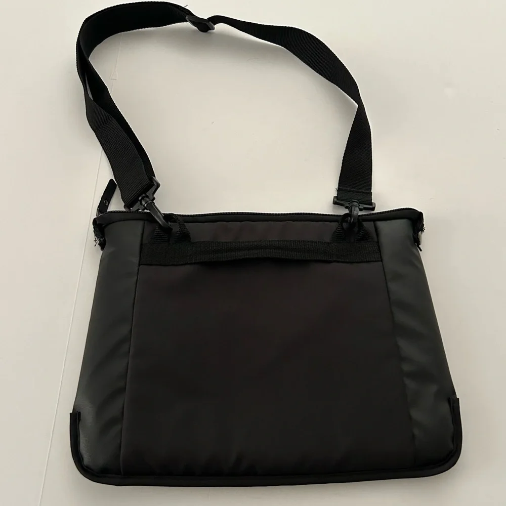 ⭐ Case Logic Intrata Black small Laptop iPad tablet shoulder bag travel case